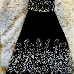 Gianni Bini GB Girls Maxi Dress size 12 Gown Embroidered Party Christmas Black